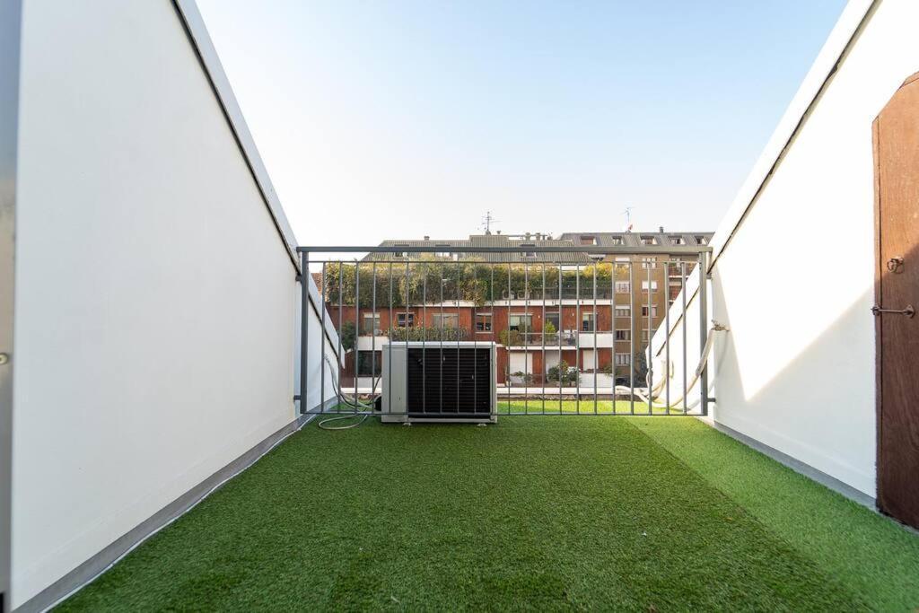 5 Giornate Apt Con Terrazzo E Garage Privato Milano Exteriör bild